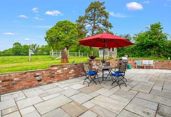 Walnut Barn has outdoor seating both front and back so you can change your garden view and sit in the sun all day long.