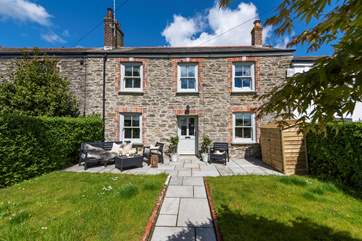Take the stroll down the garden path that leads you to the beautiful Clay Cottage