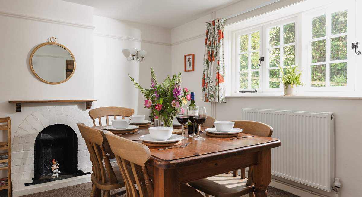 The dining room has plenty of space to enjoy meals in.