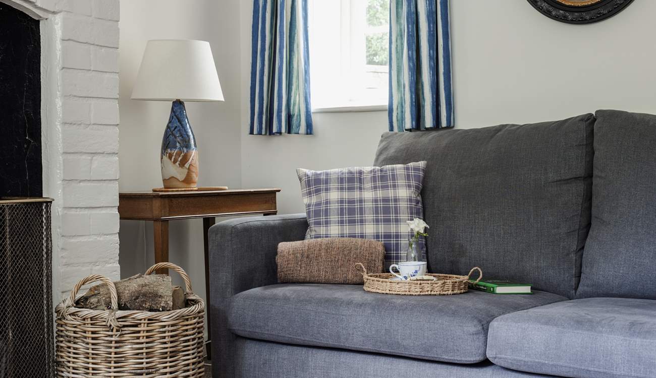 Curl up and hide away in this rural retreat.