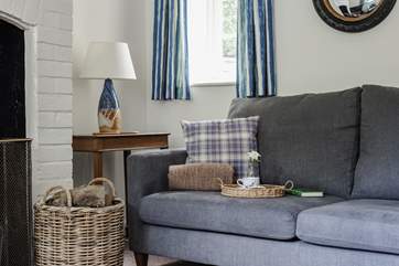 Curl up and hide away in this rural retreat.