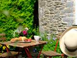 Al fresco dining, it's what holidays are made for.