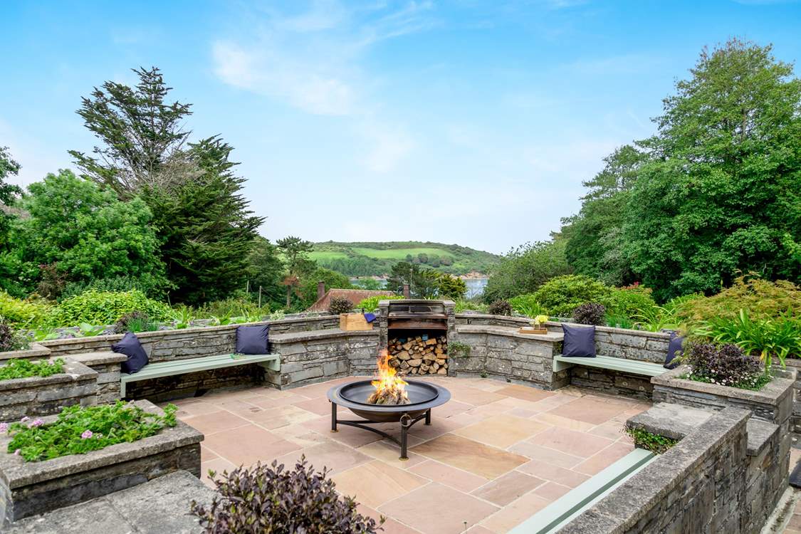 Al fresco cooking and dining around the barbecue and fire-pit, what a treat.