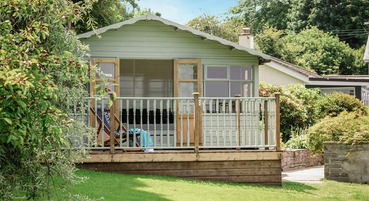 The garden-room is the perfect place to let your creative juices flow, perhaps paint the landscape or lie back on the day-bed and get into a good book. 