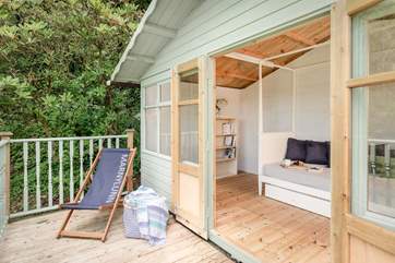 Ahh bliss, your own little hideaway. Beach towels can be found in the basket in the hallway. If you don’t bring your own beach towels, please help yourselves but make sure the towels are washed, dried and replaced in the basket before you leave.