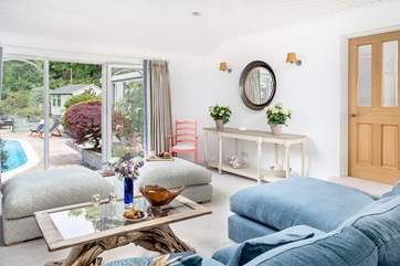 The sitting-room is light and bright.