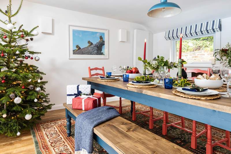 There is plenty of space for everyone to gather round the table for a festive family meal. 