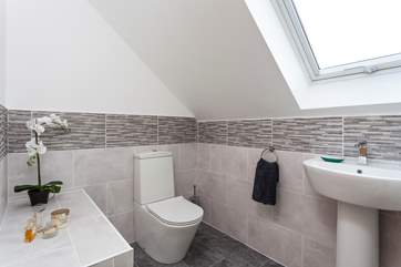 The en suite shower-room.