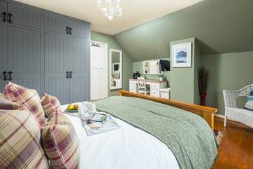 The gorgeous main bedroom.