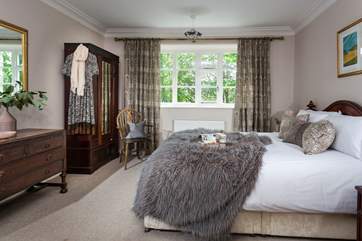 The main bedroom has lots of storage for your holiday belongings and has an en suite bathroom.