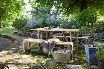 Al fresco dining in the sun.