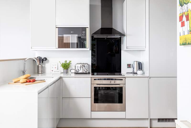 This modern, well-equipped kitchen is perfect for cooking up your favourite holiday meal.