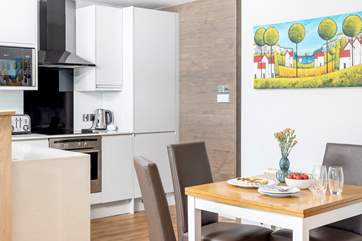 The kitchen/dining area with an extendable dining-table.