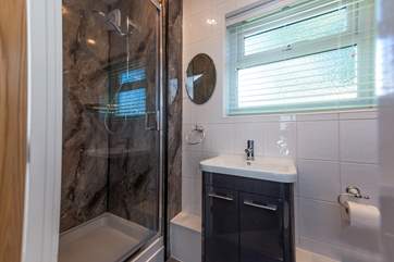 The main bedroom's en suite shower-room.