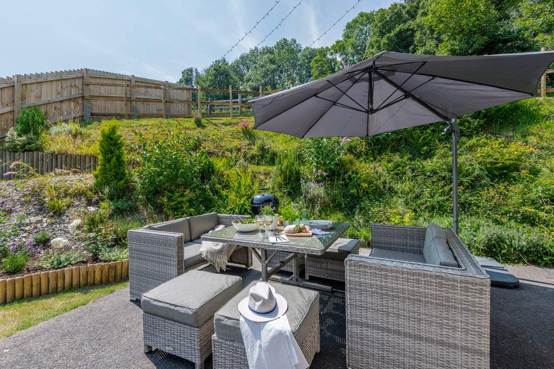 Al fresco dining in the garden, what could be better?