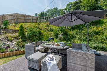 Al fresco dining in the garden, what could be better?