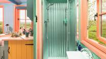 The shower-room is perfectly equipped. 