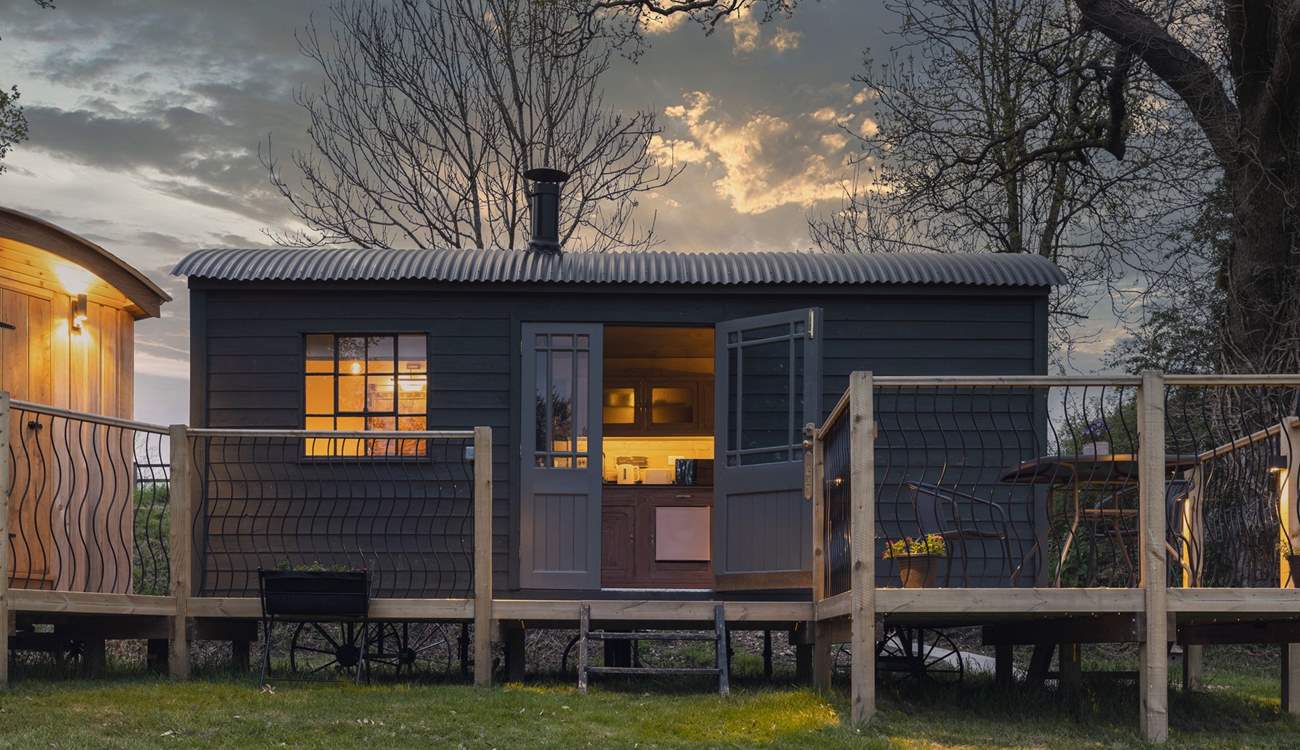 As dusk falls, the shepherd's hut becomes even more enchanting. 