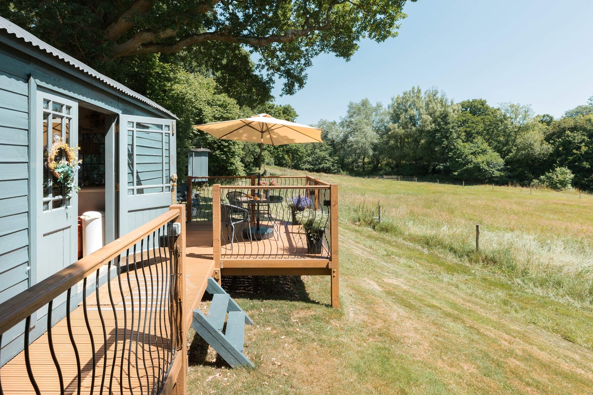 Welcome to La Cabine Francaise, our chic hideaway with French flair. 