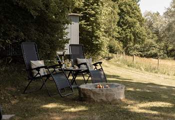 Light the fire and soak up the majestic ambience. 