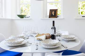 Enjoy delicious holiday feasts.