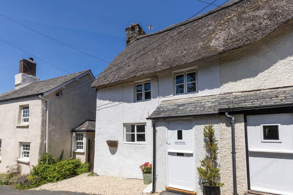 Welcome to Holly Cottage, a gorgeous Grade II Listed cottage.