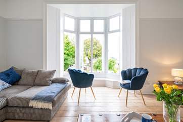 Sit back and relax with a good book and watch Island life out the window, simply divine.