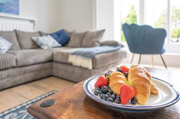 Enjoy breakfast with a view of the garden.