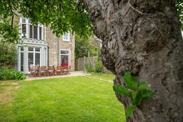 Spend your evenings dining and relaxing in the garden.