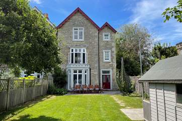 Welcome to Harbour View. A stunning four bedroom property located in Ryde, just a minute's walk from the sea front.