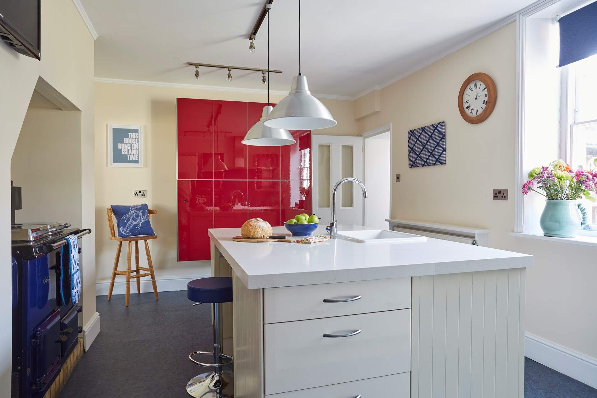 You will simply adore the large well-equipped kitchen. 