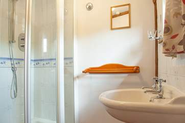 The en suite shower-room.