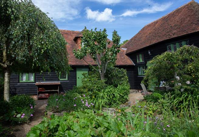 The paths in the courtyard lead to the other cottages so great if you decide to book the other cottages with family or friends.