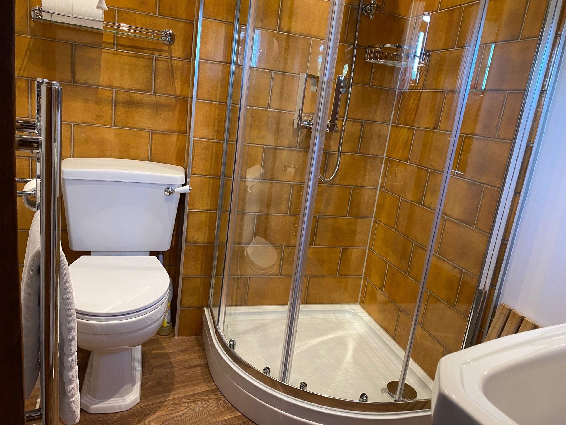 The en suite shower-room.