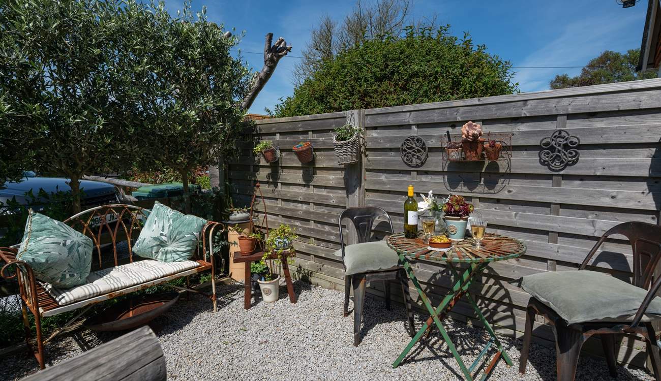 This dog-friendly property is a short walk to Gurnard seafront which is lovely for a evening stroll.