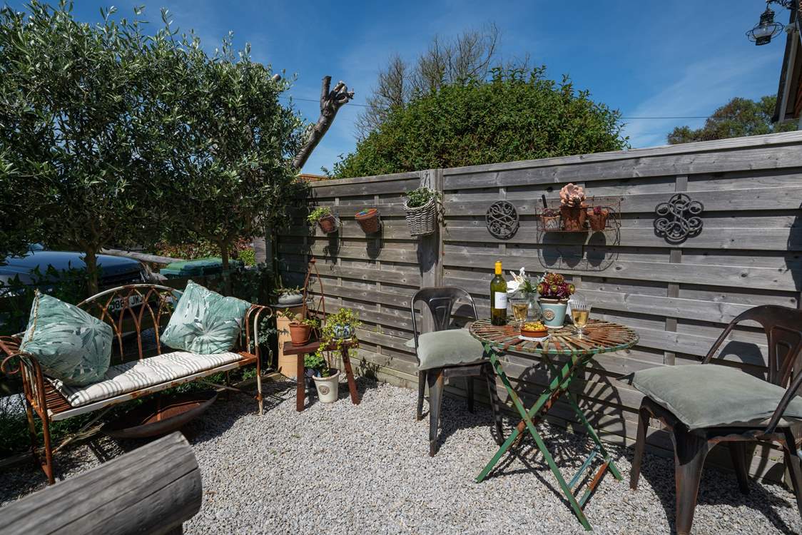 This dog-friendly property is a short walk to Gurnard seafront which is lovely for a evening stroll.