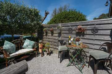 This dog friendly property is a short walk to Gurnard seafront which is lovely for a evening stroll.