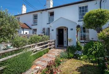 Starboard Side; a gorgeous cottage in the lovely village of Gurnard. 