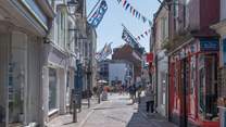 Cowes is the neighbouring town to Gurnard, well known for its sailing connections. 