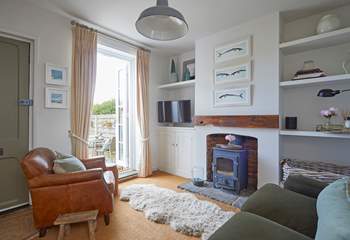 Relaxing in the cosy sitting-room and open the door to let the in the island sunshine.