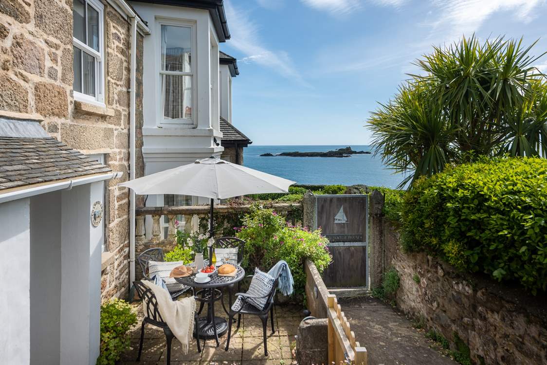 Beautiful Coastguard Cottages welcomes you.