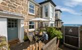 Al fresco dining in the Cornish sunshine, perfect! - Thumbnail Image