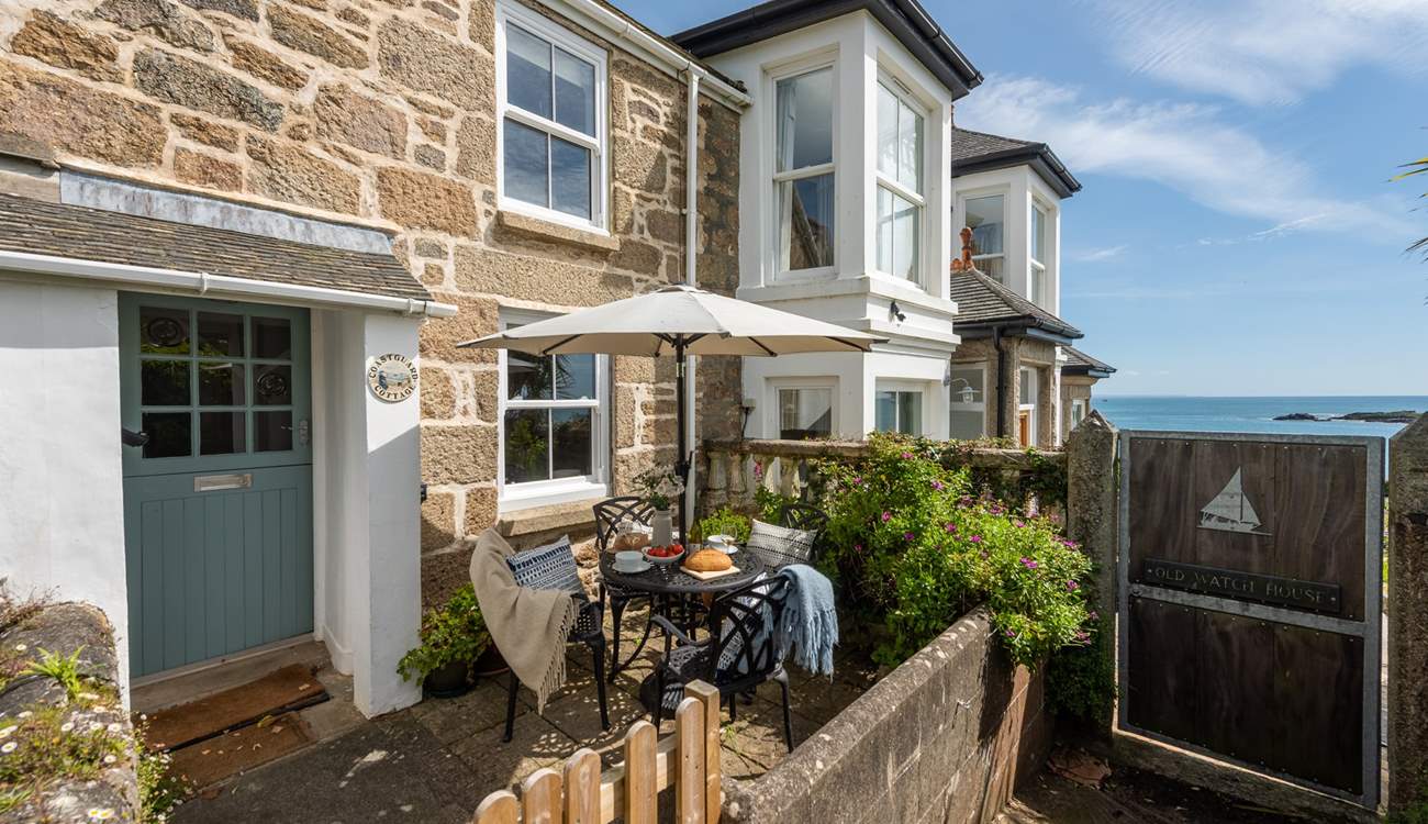 Al fresco dining in the Cornish sunshine, perfect!