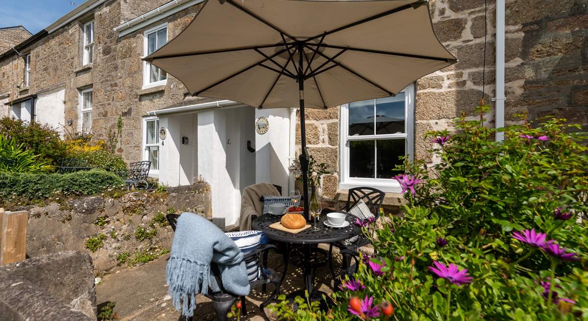 Choose either the delightful patio or the garden to sit and savour your surroundings.