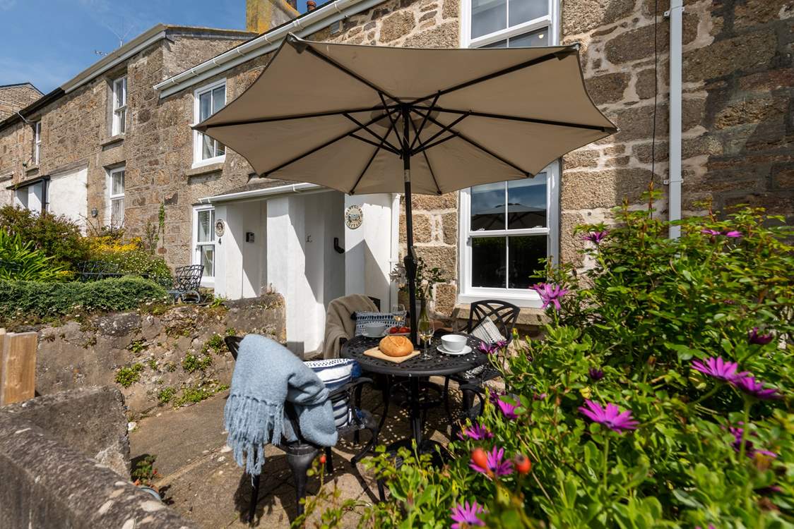 Choose either the delightful patio or the garden to sit and savour your surroundings.