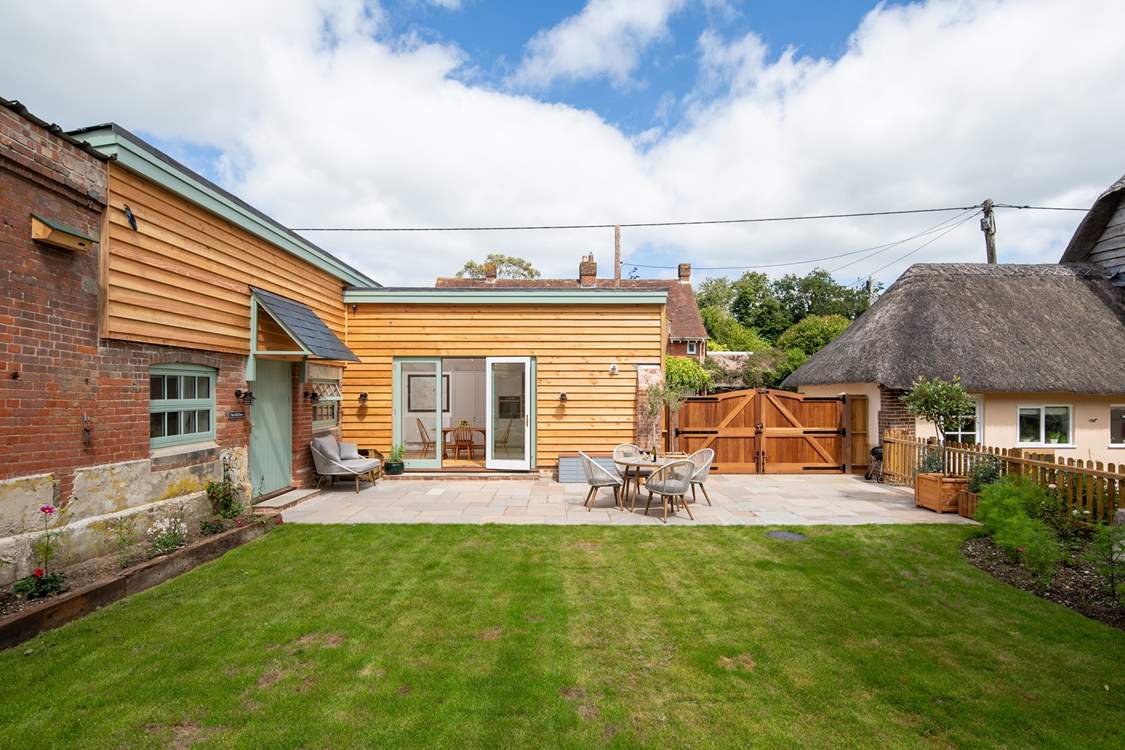 The friendly owners live next door in the thatched house but you have plenty of privacy.
