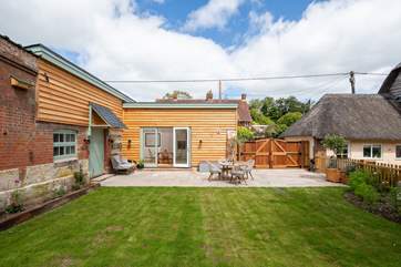 The friendly owners live next door in the thatched house but you have plenty of privacy.
