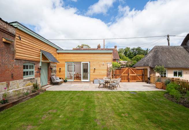 The friendly owners live next door in the thatched house but you have plenty of privacy.