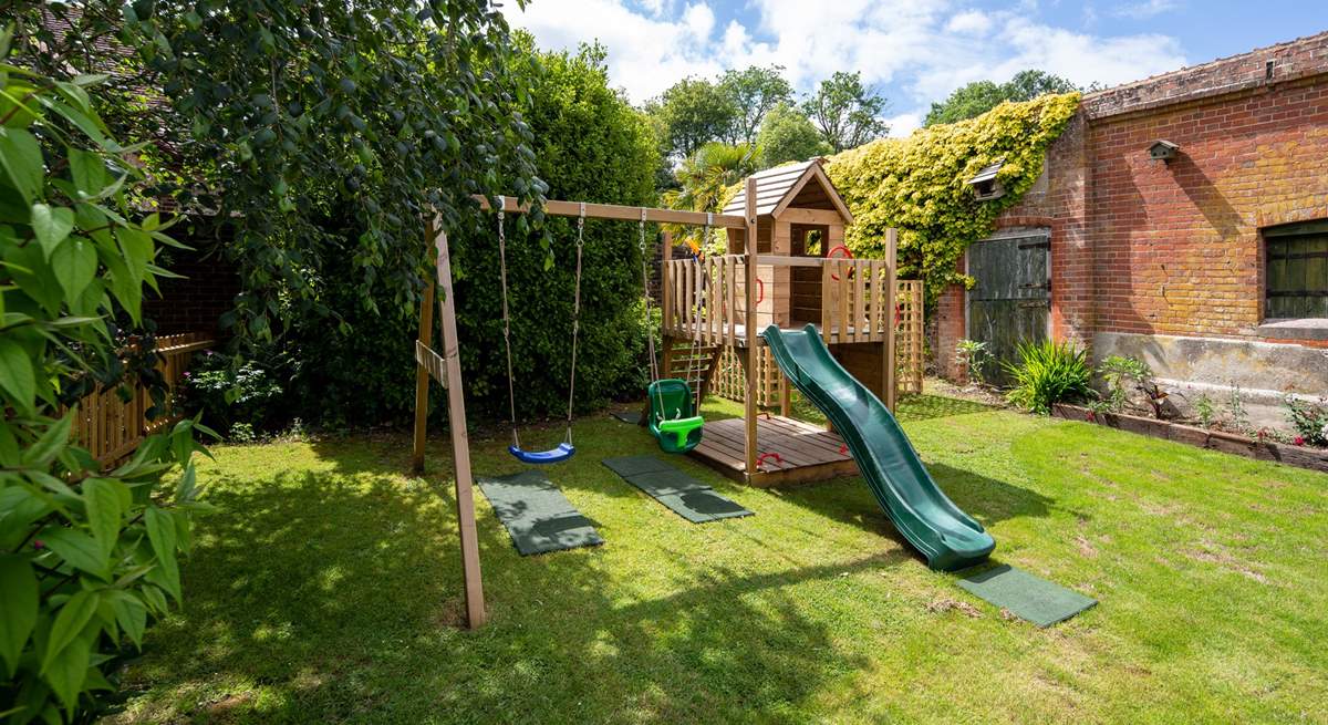 Little ones will simply love this play area! Please ensure they are supervised. Please note that as of November 2021, the play equipment is being moved just the other side of the fence, in to the owners’ garden but will still be easily accessible. 