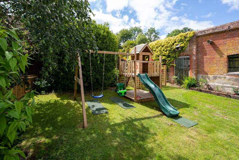 Little ones will simply love this play area! Please ensure they are supervised. Please note that as of November 2021, the play equipment is being moved just the other side of the fence, in to the owners’ garden but will still be easily accessible. 